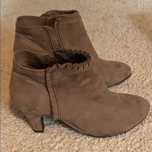 Brand new Tan suede booties